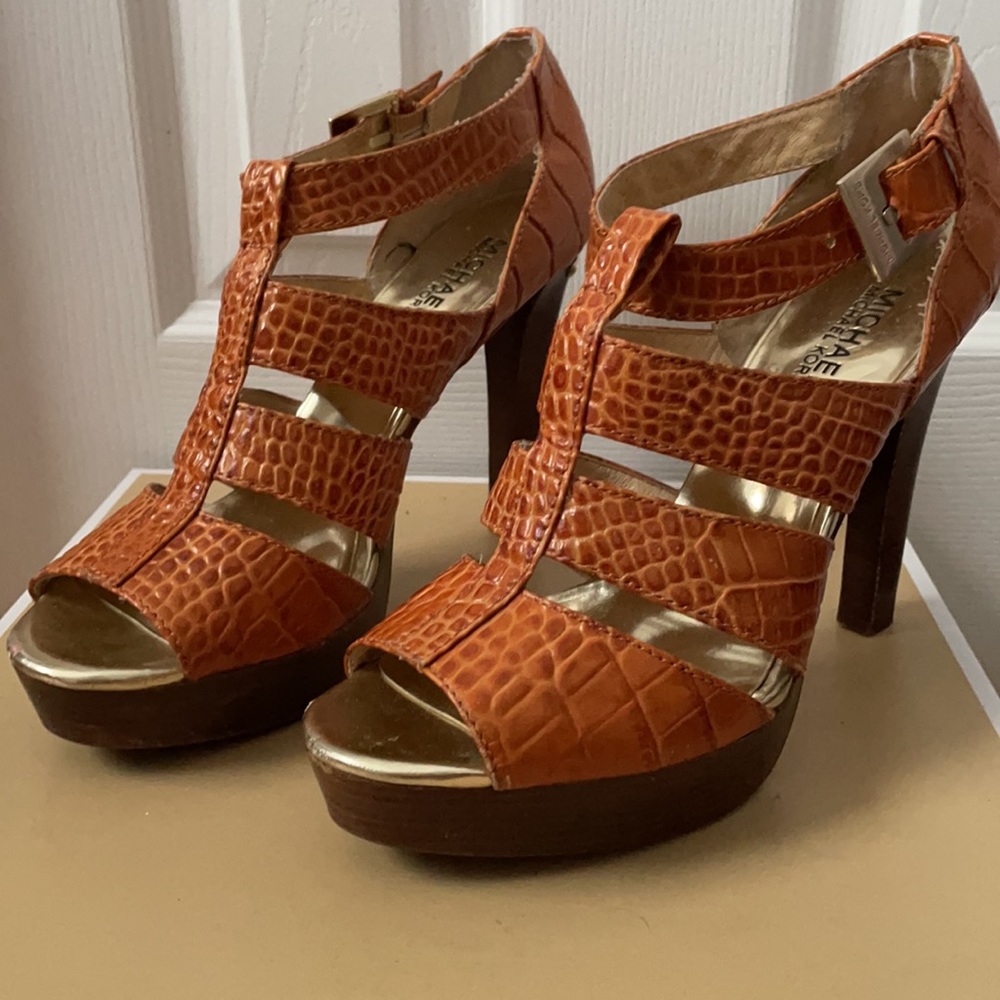 MICHAEL MK platform heels